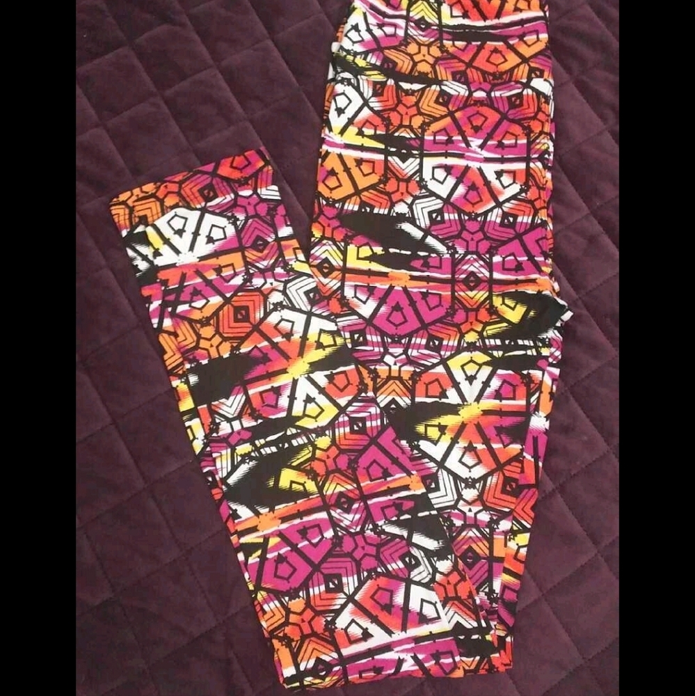 NEW Lularoe leggings fits (2-10)